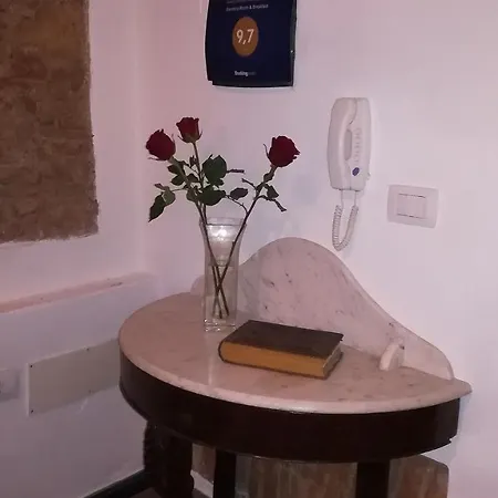 Eleonora & Breakfast אוריסטאנו