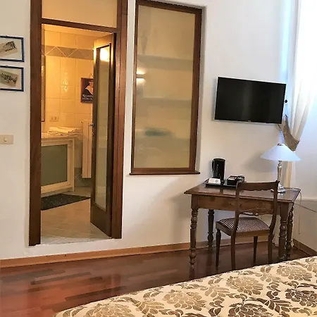 Eleonora & Breakfast 3*